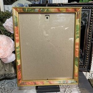 Vintage floral picture frame in great condition